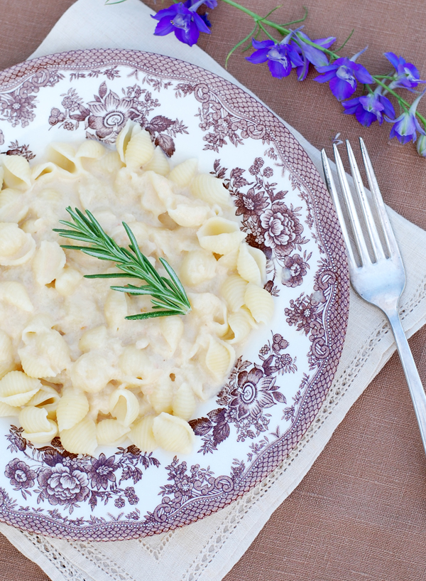 Pasta with White Bean Alfredo Sauce