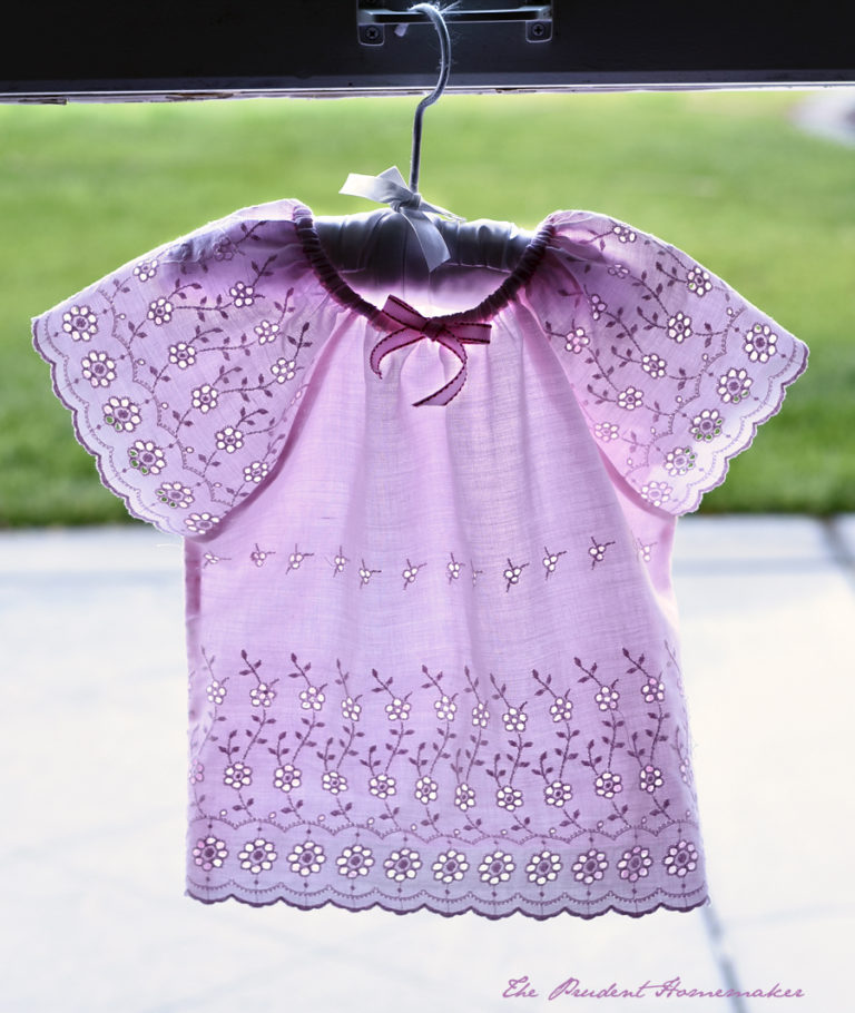 A Gift a Day 2016: Day 3: Eyelet Peasant Blouse